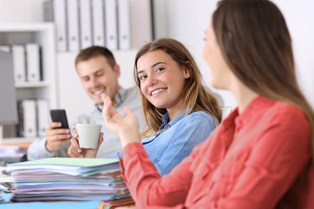 Werkstudenten wenden erlerntes Wissen in der Praxis an